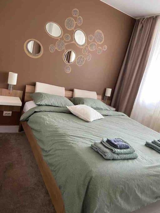 Lovely 1-Bedroom Apartament With Free Parking โซเฟีย ภายนอก รูปภาพ