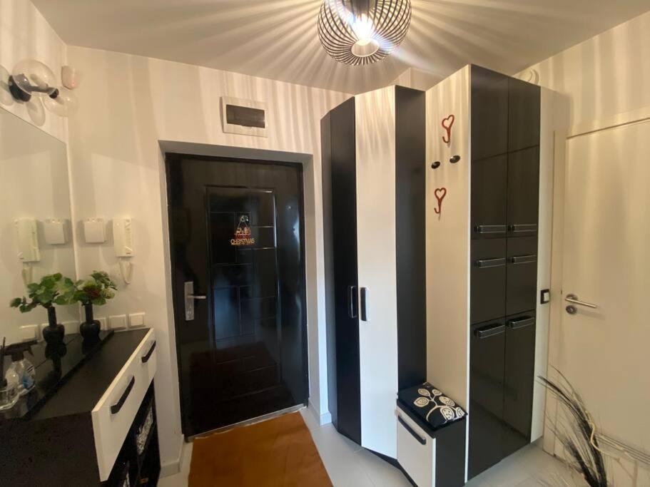 Lovely 1-Bedroom Apartament With Free Parking โซเฟีย ภายนอก รูปภาพ