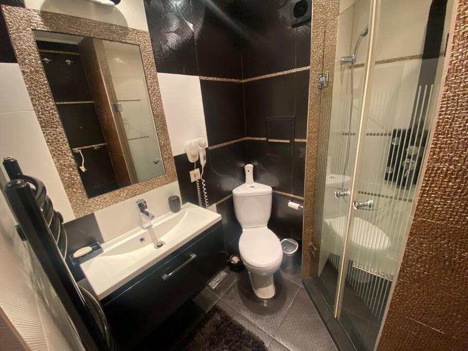 Lovely 1-Bedroom Apartament With Free Parking โซเฟีย ภายนอก รูปภาพ