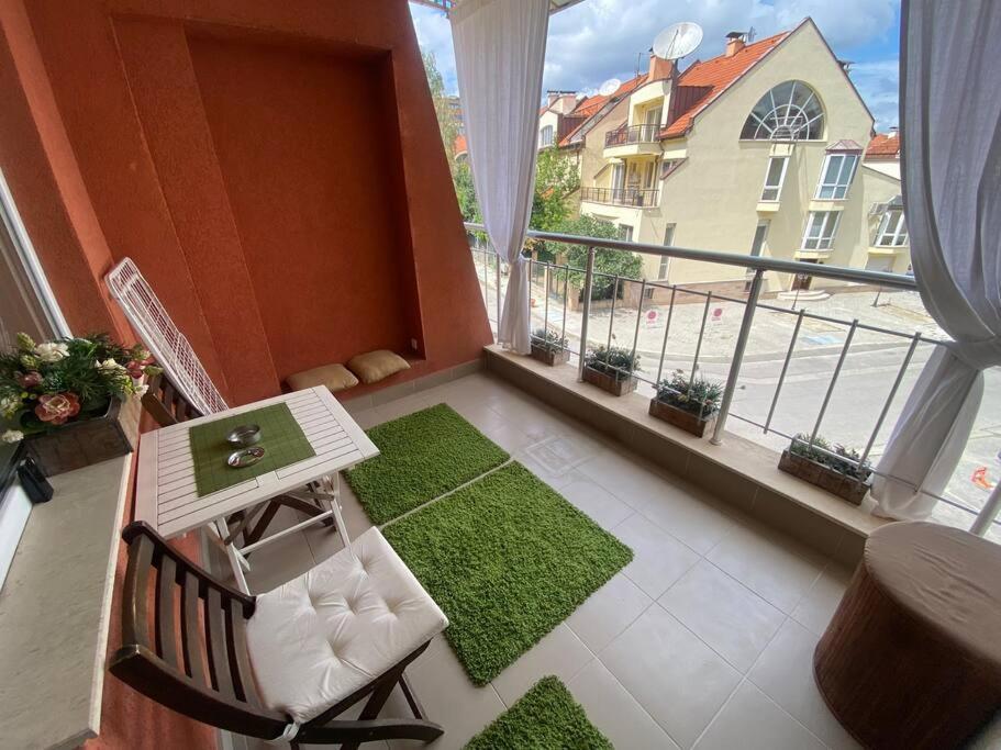 Lovely 1-Bedroom Apartament With Free Parking โซเฟีย ภายนอก รูปภาพ