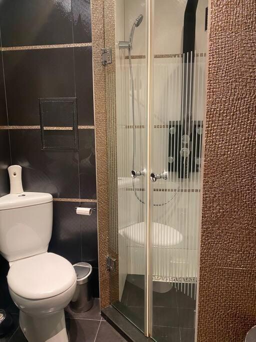 Lovely 1-Bedroom Apartament With Free Parking โซเฟีย ภายนอก รูปภาพ