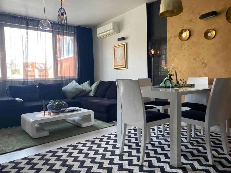Lovely 1-Bedroom Apartament With Free Parking โซเฟีย ภายนอก รูปภาพ
