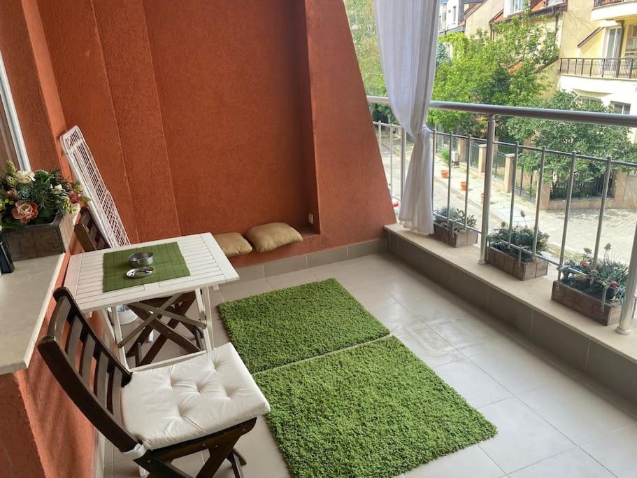 Lovely 1-Bedroom Apartament With Free Parking โซเฟีย ภายนอก รูปภาพ
