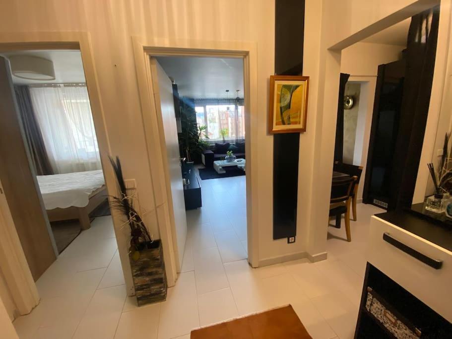 Lovely 1-Bedroom Apartament With Free Parking โซเฟีย ภายนอก รูปภาพ