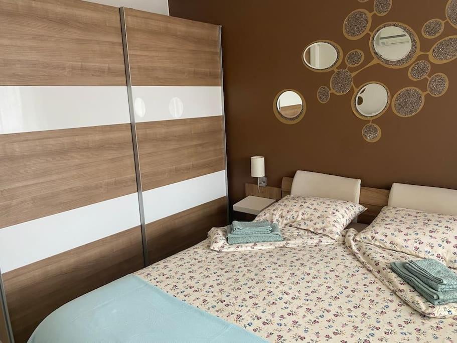 Lovely 1-Bedroom Apartament With Free Parking โซเฟีย ภายนอก รูปภาพ