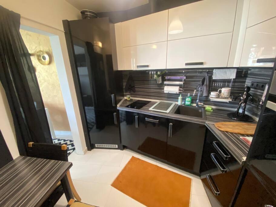 Lovely 1-Bedroom Apartament With Free Parking โซเฟีย ภายนอก รูปภาพ