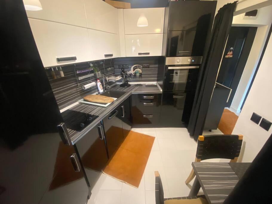 Lovely 1-Bedroom Apartament With Free Parking โซเฟีย ภายนอก รูปภาพ